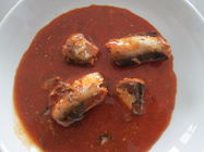 Рыбы сардин конкурентоспособной цены очень вкусные свежие материальные законсервированные в томатном соусе