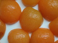 Естественным свежим законсервированные сейфом половины абрикоса в тяжелой влаге сиропа 40% максимальной