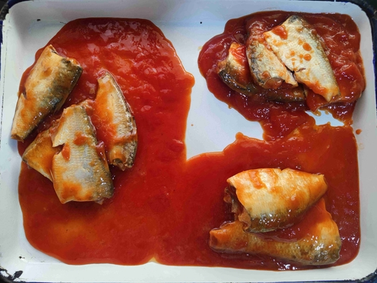 Консервированная скумбрия с томатным соусом - вкусная и питательная закуска