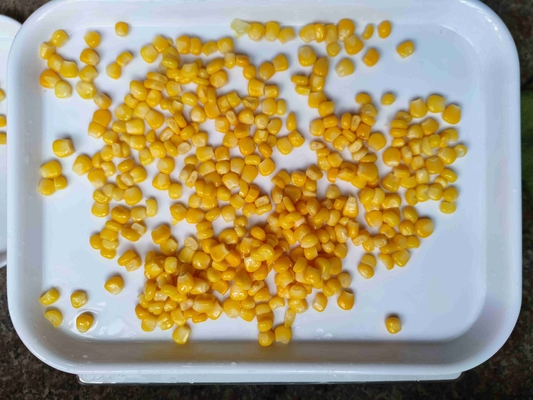 Сладкая консервированная желтая кукуруза