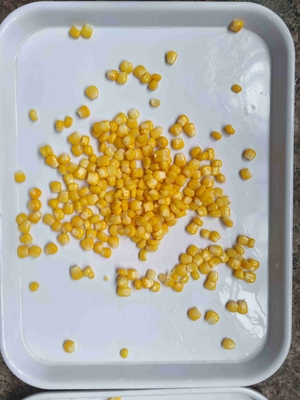 Удалённый вес 840 г Консервированная сладкая кукуруза из свежей сладкой кукурузы с сахарным ингредиентом