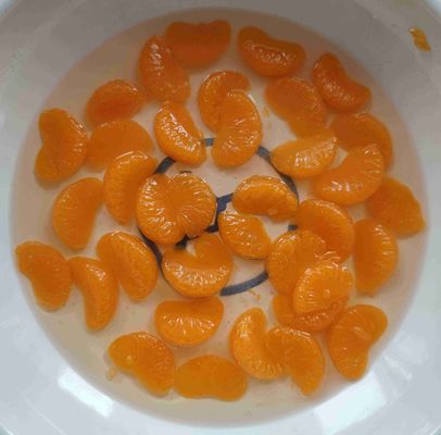 Консервированные целые мандаринные апельсины, очищенные для кулинарии