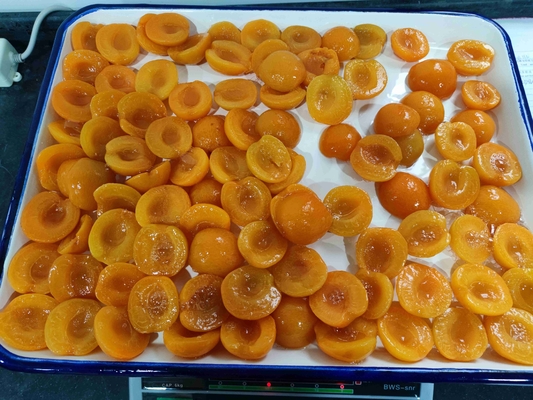 Чистая масса 15 унций консервированных абрикосов с 22 граммами углеводов