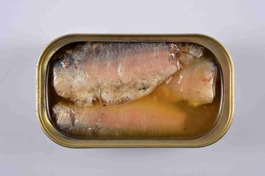 Низким законсервированные натрием рыбы сардины в масле, солят упакованный фаст-фуд сардин